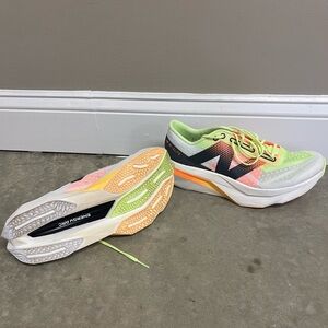 New Balance SuperComp elite v4 Women’s 9.5/Mens 8